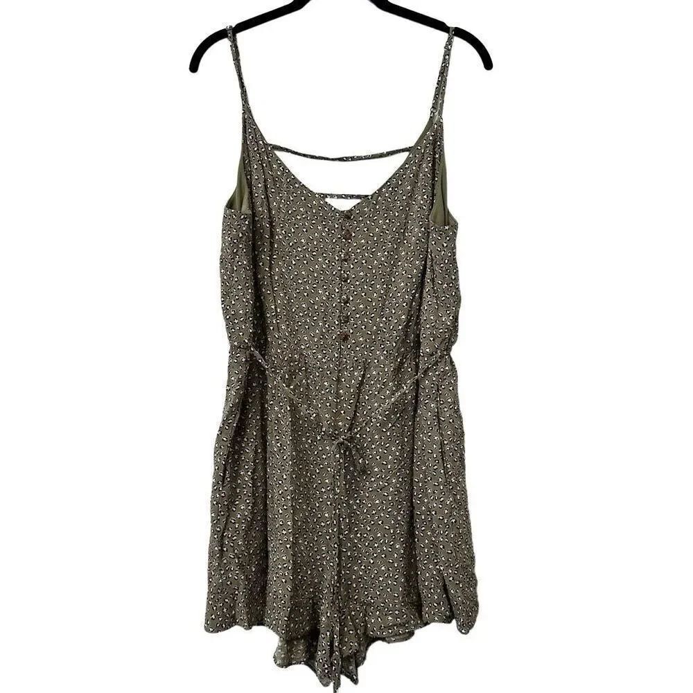 Xhilaration Leopard Print Sleeveless Lined Tie Waist Romper Sage Green Size 2XL
